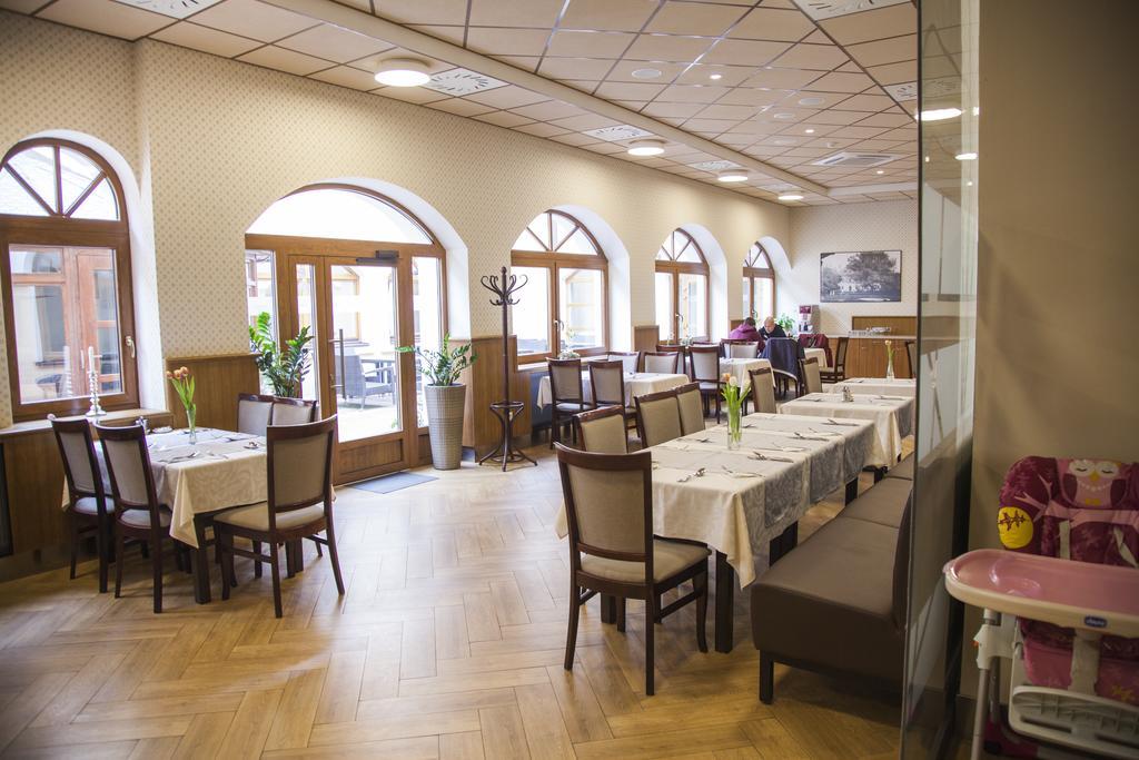 Hotel Eminent Zlaté Moravce Eksteriør bilde